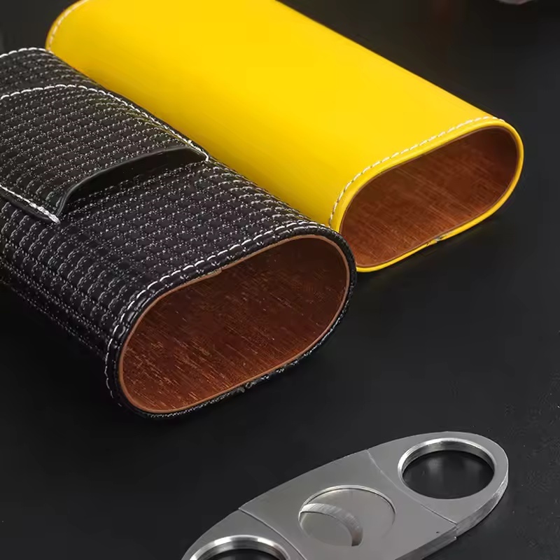 Humidor Portatile in Pelle con - Cigar Cutter Set recensione e prezzo